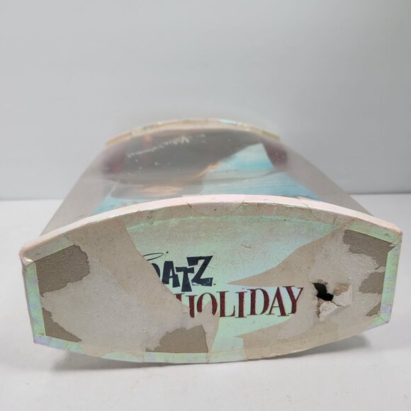 Bratz Holiday Collectors Katia Exclusive Doll NEW - Picture 5 of 7